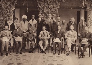 Le Prince et le Maharaja Kumar à la Résidence, Udaipur - English Photographer