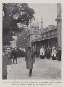 Célébration du quatre-vingtième anniversaire de la reine à Brighton, le maire et la mairesse revenant du service au Dôme