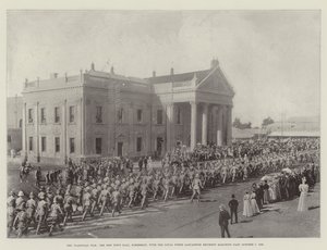 La guerre du Transvaal, la nouvelle mairie de Kimberley, avec le régiment Loyal North Lancashire défilant, 7 octobre 1899