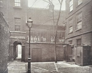 Vue de Barnards Inn, 1879 - English Photographer