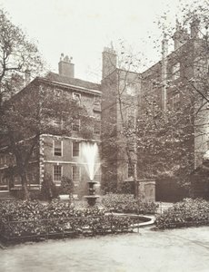 Vue de la fontaine à Middle Temple Fountain Court, Londres, 1884 - English Photographer