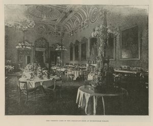 Gâteau de mariage dans la salle de petit-déjeuner au Palais de Buckingham - English Photographer