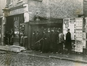 Winston Churchill au siège de Sidney Street - English Photographer