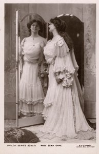 Zena Dare, chanteuse et actrice anglaise - English Photographer