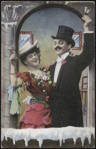 Un couple bien habillé riant - English School
