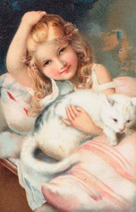 Une jeune fille posant avec un chat
