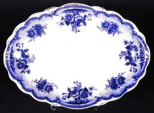 Assiette Staffordshire motif Albertoli, vers 1860 - English School