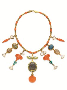 Collier égyptien en corail, pierres précieuses et or, vers 1870 (mixed media)