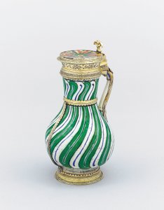 Pichet Iznik monté en argent doré d