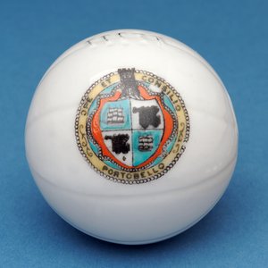 Souvenir armorial miniature de football avec transfert du blason de Portobello (céramique) - English School