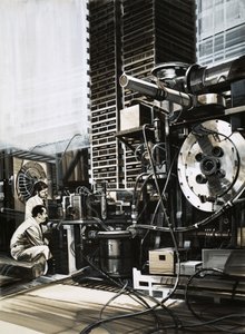 Banques de condensateurs nécessaires pour allumer le plasma dans les chambres électromagnétiques