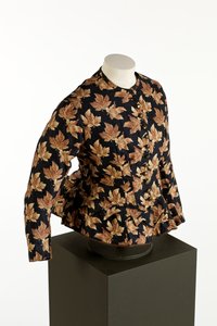 Corsage noir avec motif de feuille d