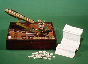 Microscope de coffre, avec sélection de glissières en ivoire et liste, c.1800