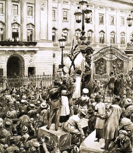 Foules devant le palais de Buckingham acclamant le roi George V le jour de l