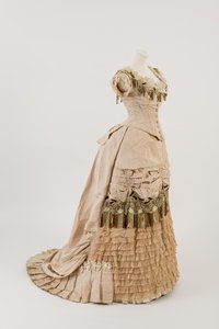 Robe de soirée en soie côtelée crème foncée
