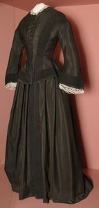 Corsage noir et jupe assortie de Florence Nightingale, vers 1870 - English School