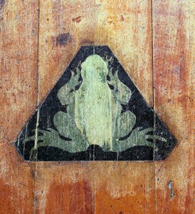 Grenouille, marquant le site de Faradays Froggery, Dorian Workshop, début des années 1930 (bois incrusté)