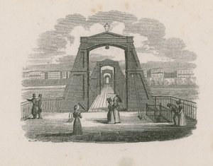 Vue générale des gens sur la jetée à chaînes - English School