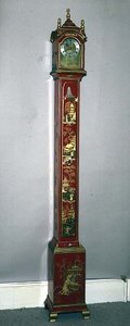 Horloge de grand-mère, décorée de chinoiserie dorée, capuchon en dôme et cadran en laiton par Samuel Short - English School