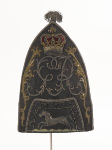 Casquette de grenadier, bataillon sud, milice du Hampshire, portée par le lieutenant J B Harrison - English School