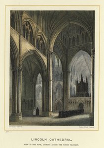 Cathédrale de Lincoln, vue dans la nef, regardant à travers le transept nord - English School