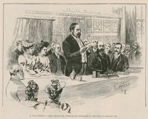 M. Émile Zola lisant un article devant l