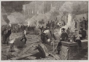 Membres du corps des volontaires de fusiliers du South Middlesex travaillant à la lumière des torches dans les jardins de Burlington House, Piccadilly, dégageant le terrain pour le hangar d