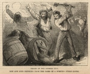 Hommes et garçons buvant des fûts d