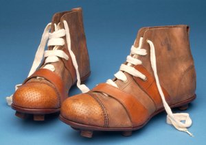 Paire de bottes spéciales pour la finale de la coupe avec motif en osier estampé sur les orteils, c.1910