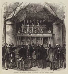 Pèlerins au sanctuaire de Saint Edmond de Cantorbéry, dans l