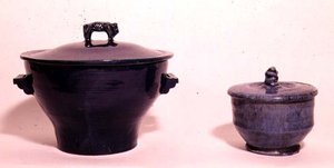 Pots conçus aux ateliers Omega, vers 1917 - English School