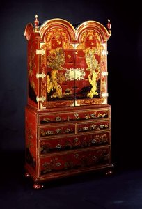 Cabinet Queen Anne sur coffre - English School