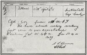 Message SOS reçu par le vapeur russe, Birma, environ cinq minutes après que le Titanic a heurté un iceberg le 15 avril 1912, de "The Sphere", 04 mai 1912