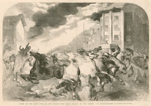 Scène lors du récent incendie à la gare de marchandises de Camden Town du chemin de fer de Londres et du Nord-Ouest