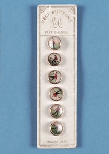 Ensemble de six boutons de gilet sur carte originale avec décorations photographiques de footballeurs - English School