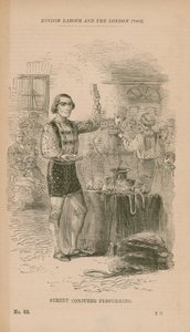 Prestidigitateur de rue en représentation - English School