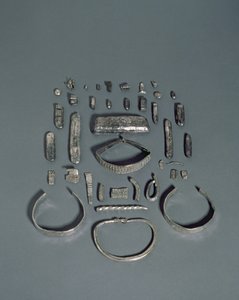 Le trésor de Cuerdale, trésor anglo-saxon et viking, trouvé sur la berge de la rivière Ribble près de Cuerdale Hall, date terminale 901-5 AD - English School