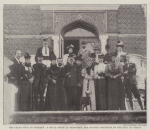 La visite du tsar au Danemark, un groupe royal à Smidstrup, la résidence de campagne du roi de Grèce (gravure) - English School