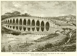 Le pont de marbre à dix-sept arches menant à l