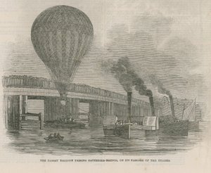 Le ballon Nassau passant le pont de Battersea