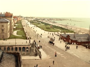 La Promenade et les lacs, Southport - English School