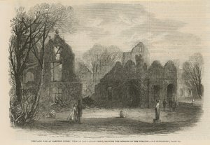 Le récent incendie à Campden House : vue de la façade du jardin montrant les restes du théâtre - English School