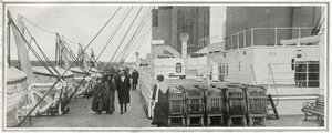 Le pont promenade du Titanic (détail) - English School