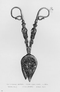 Musée Victoria et Albert : Paire de ciseaux à tabac en bronze, italiens, Cinquecento (gravure) - English School
