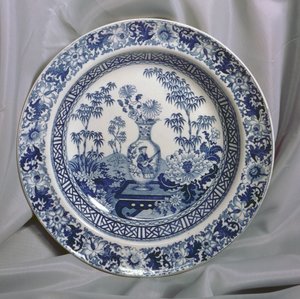Assiette imprimée bleue Wedgwood, motif de vase chinois, vers 1810 - English School