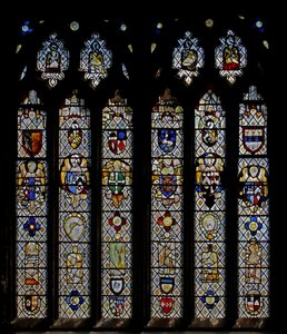Fenêtre Chapelle St Nectan Sw représentant des anges avec des écussons ; anges réinitialisés, têtes et médaillons. les quatre symboles des Évangélistes