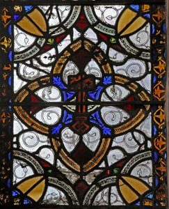 Fenêtre n4 représentant grisaille et emblème de Saint Pierre - English School