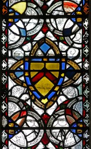 Fenêtre n4 représentant grisaille et blason - English School