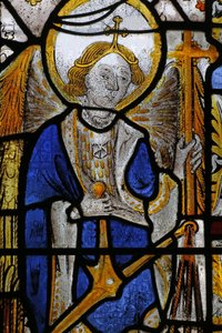 Fenêtre représentant Saint Michel - English School