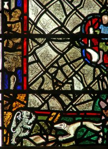 Fenêtre w40 représentant un panneau de bordure avec singe, lion et chien; grisaille - English School